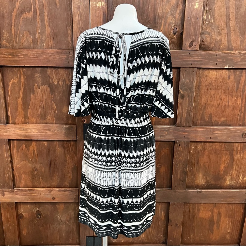 Avenue Black and White Geometric Midi Dress - Picture 2 of 5